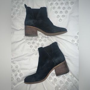 Tom’s suede heeled booties